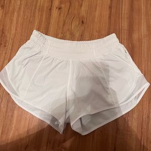 White lulu lemon hotty hot shorts 2.5” low rise